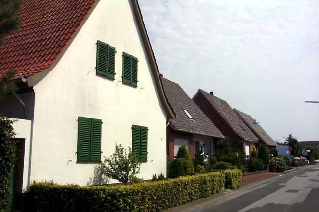 Dieses ltere Haus hat noch Fensterlden