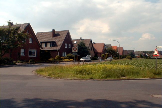 Ein Schild verweist auf die zugelassene Hchstgeschwindigkeit