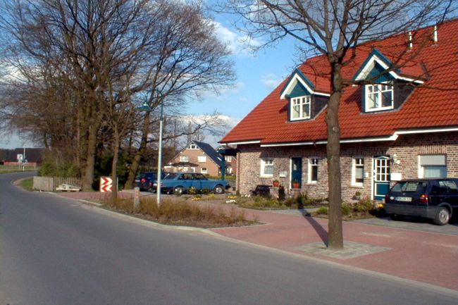 Ein sehr hbsches Doppelhaus mit schn gestaltete Beete