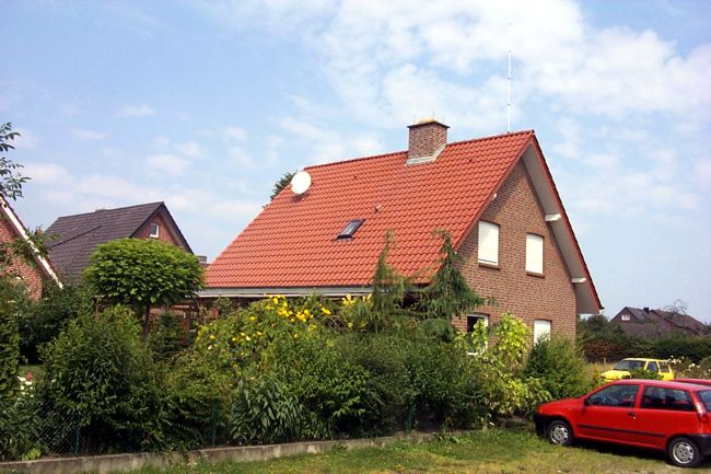 Ein hbsches Haus mit einen gepflegten Garten