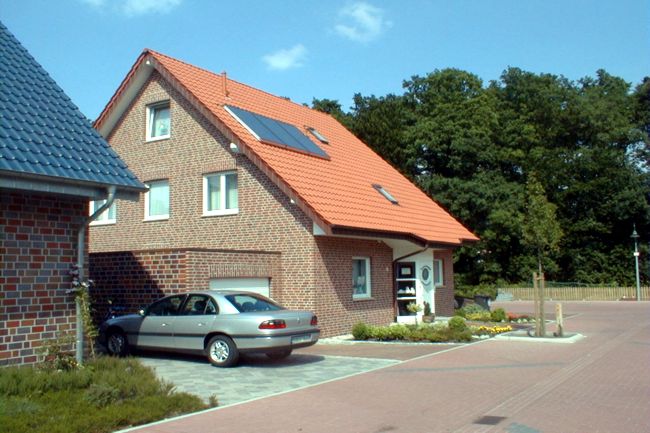 Ein hbsches Haus mit eine Solar - bzw. Photovoltaik-Anlage