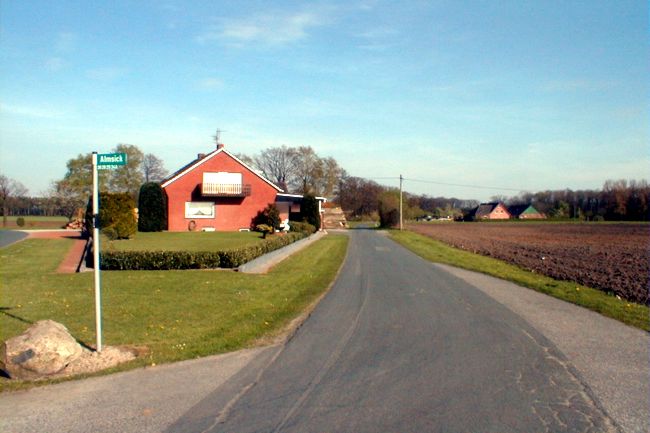 Ein Haus mit einen gepflegten Garten