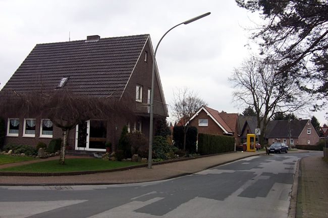 Ein Haus mit einen gepflegten Vorgarten