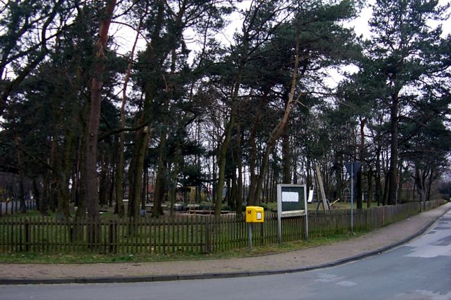 Ein Spielplatz mit Bolzplatz
