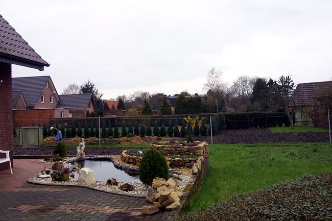 Eine Terrasse mit einen schnen Zierteich