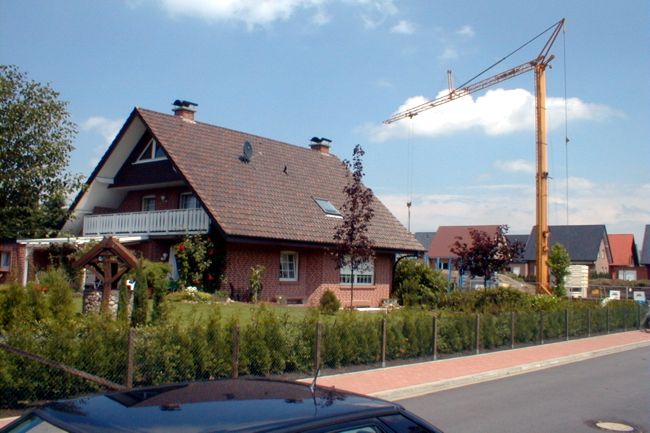 Ein hbsches Haus mit einem schnen, groen Garten