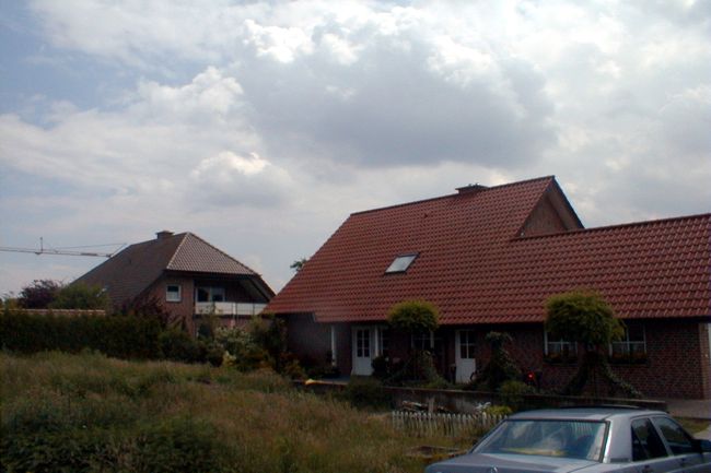 Ein hbsches Haus mit schn gestaltete Beete