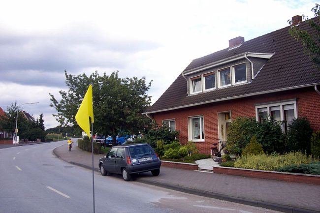 Ein Haus mit schn gestaltete Beete