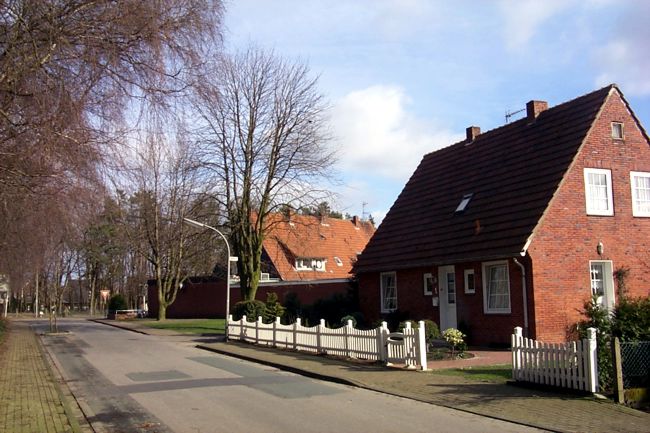 Ein hbsches Haus mit schn gestaltete Beete
