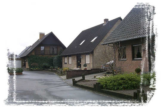 Hbsche Huser mit schn gestaltete Beete