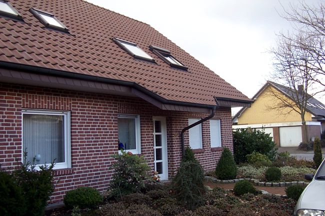 Ein hbsches Haus mit schn gestaltete Beete