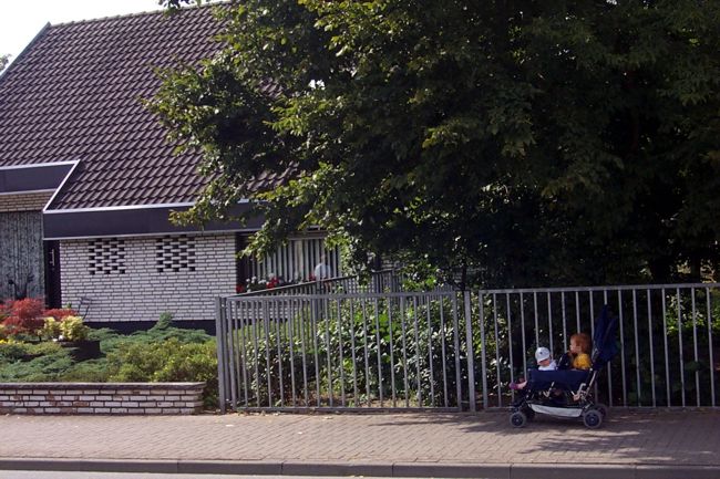 Ein hbsches Haus mit schn gestaltete Beete