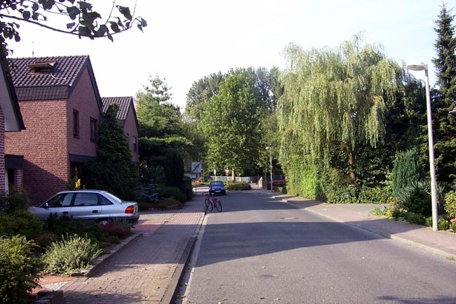 Blick entlang der Strae Am Blten