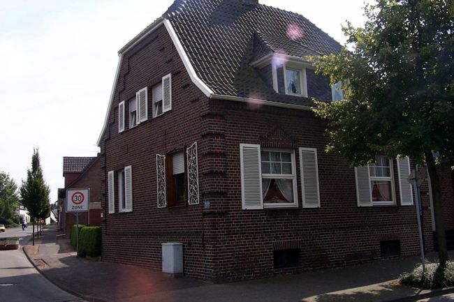 Ein hbsches, lteres Haus