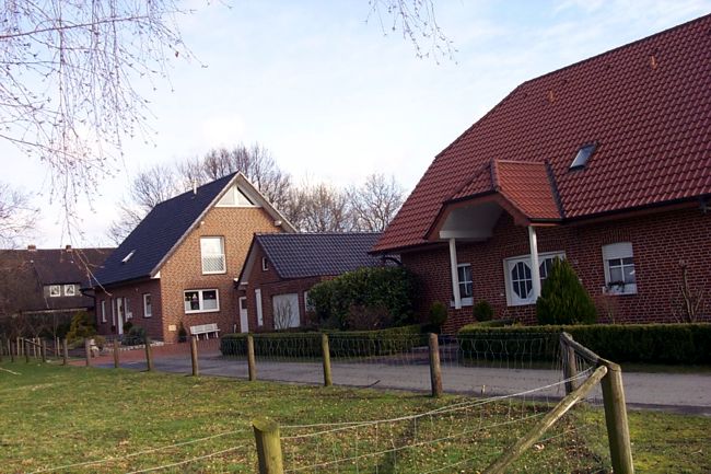 Hbsche Huser mit schn gestaltete Beete