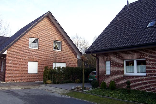 Hbsche Huser mit schn gestaltete Beete