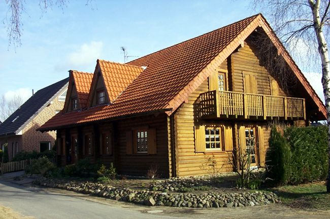 Ein hbsches Holzhaus