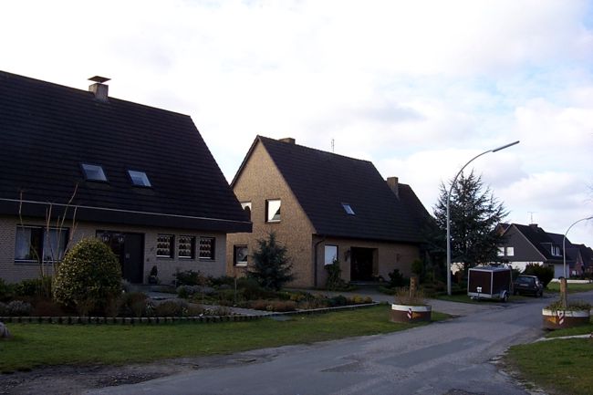 Ein Haus mit schn gestaltete Beete