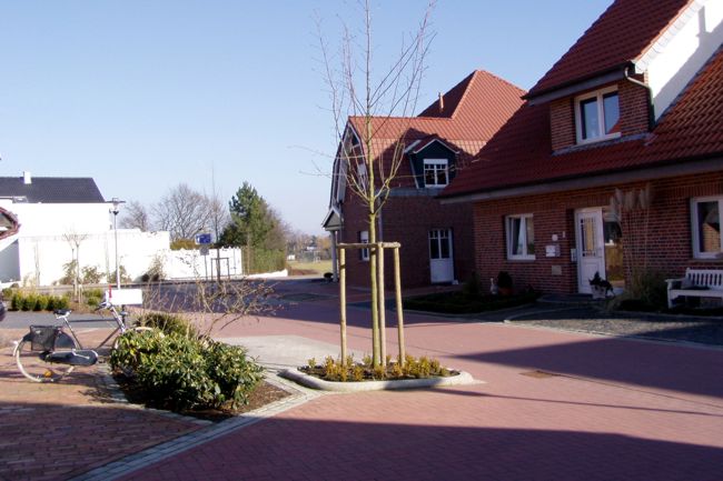 Hbsche Huser mit schn gestaltete Beete