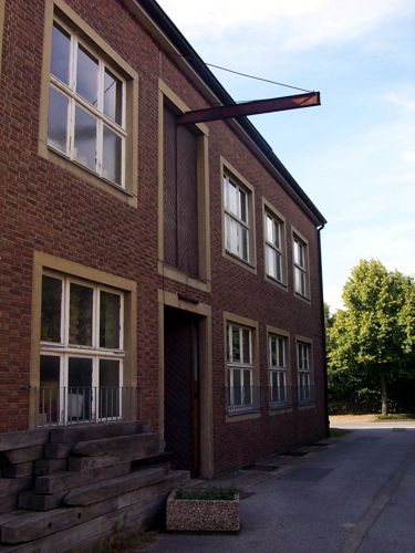Hier wurden frher Waren mit einen Flaschenzug in das Obergeschoss gehoben