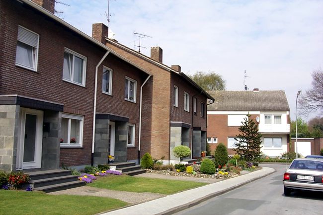 Reihenhuser mit schn gestaltete Beete