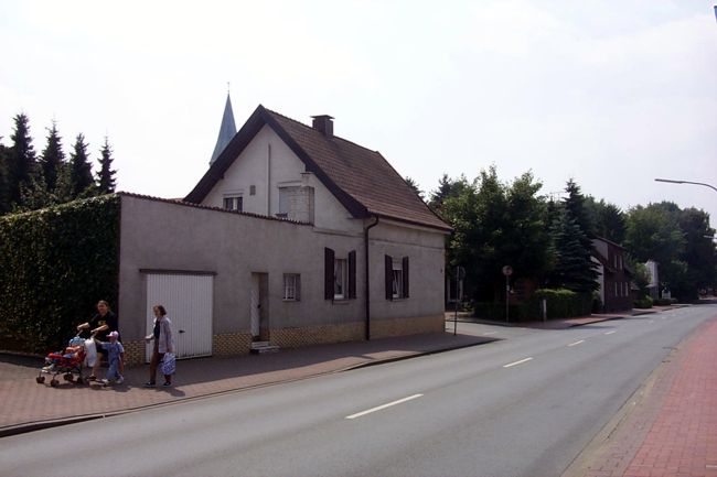 Dieses ltere Haus hat noch Fensterlden