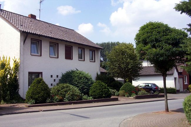 Ein Haus mit schn gestaltete Beete