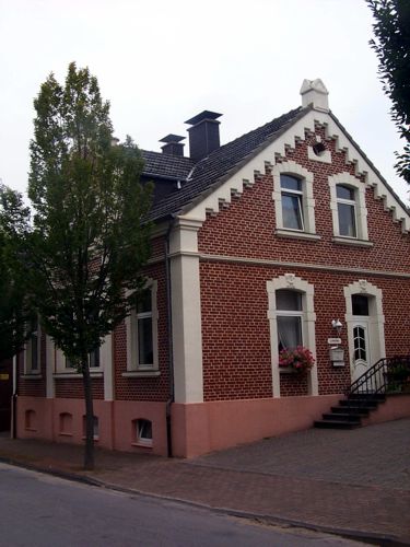 Ein hbsches, lteres Haus