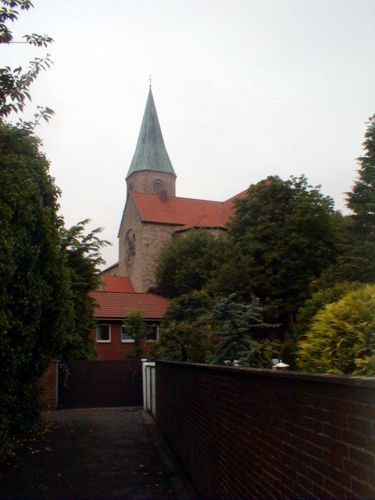 Durch diese Gasse erblickt man den Kirchturm der St. Otger Kirche