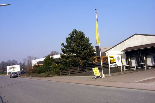 Eine Lagerhalle in der man Mbel kaufen kann