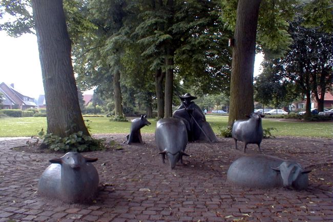 Eine Skulptur auf dem alten Friedhof