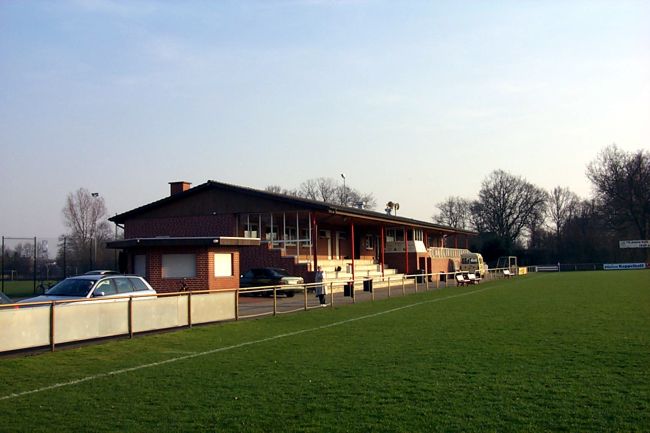 Die Haupttribne und Vereinshaus des DJK Eintracht Stadtlohn