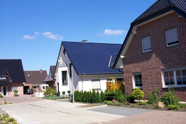 Hbsche Huser mit schn gestaltete Beete