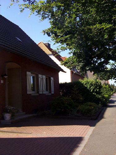 Ein hbsches, lteres Haus mit Fensterlden