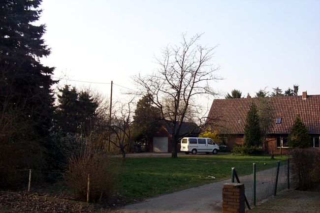 Dieses Haus hat einen groen Vorgarten