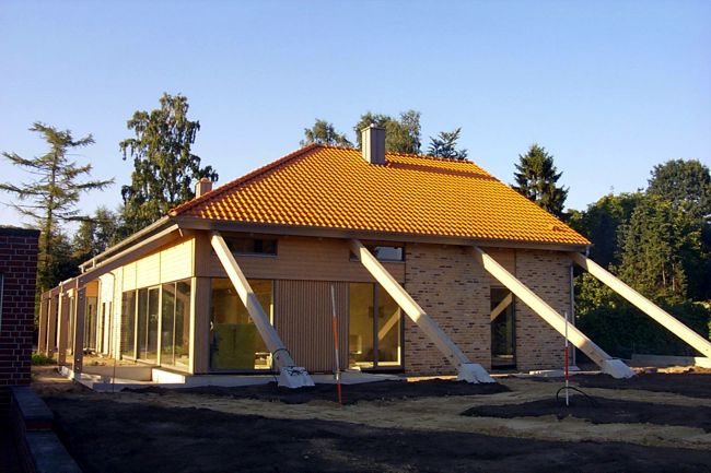 Ein hbsches, neues Haus mit einer ungewhnlichen Architektur