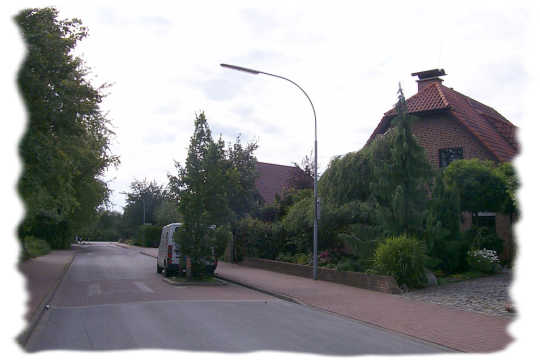 Ein hbsches Haus mit einem schnen Vorgarten