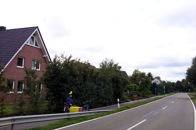 Hinter den hohen Hecken verbirgt sich ein hbsches Haus