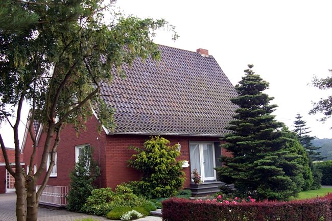 Ein Haus mit einen hbschen Vorgarten