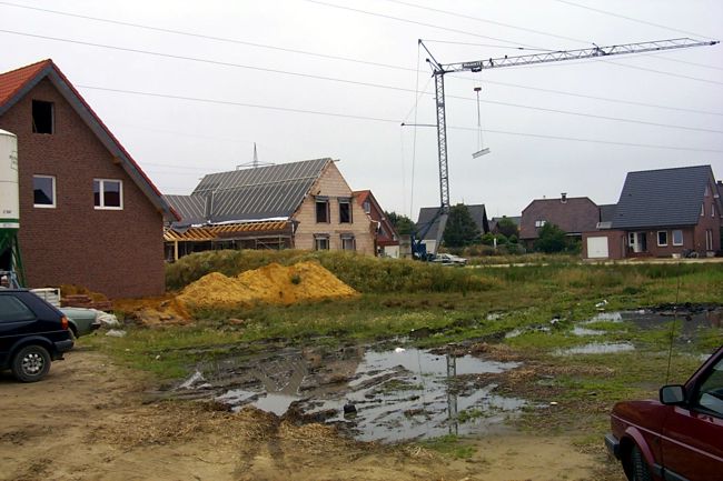 Hier entstehen hbsche Huser einer Neubausiedlung