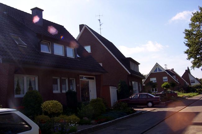 Hbsche und gepflegte Anlagen vor dem Haus
