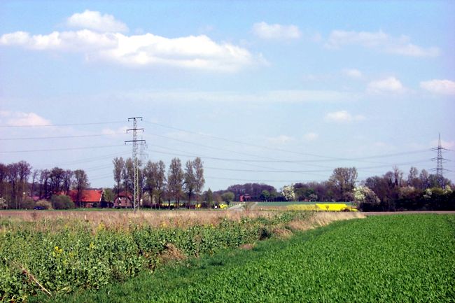 Hier fhren berlandleitungen ber die Felder