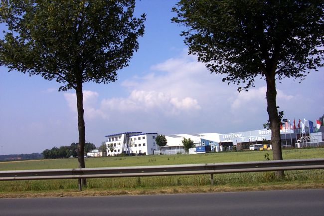 Blick ber die Weerseloerstrae auf die Unternehmen am Sdlohner Weg