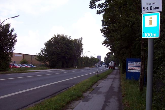 Der Fu und Radweg an der Eschstrae Richtung Innenstadt