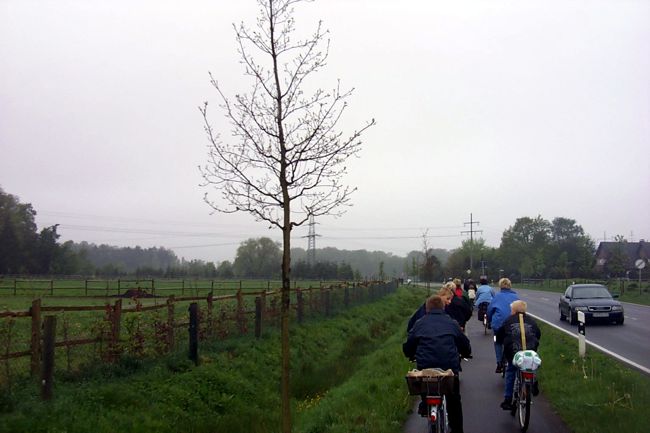 Ein Gruppe Radfahrer auf einer Radtour am Westfalenring