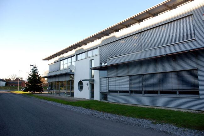 Ein groes Firmengebude mit modernen Design